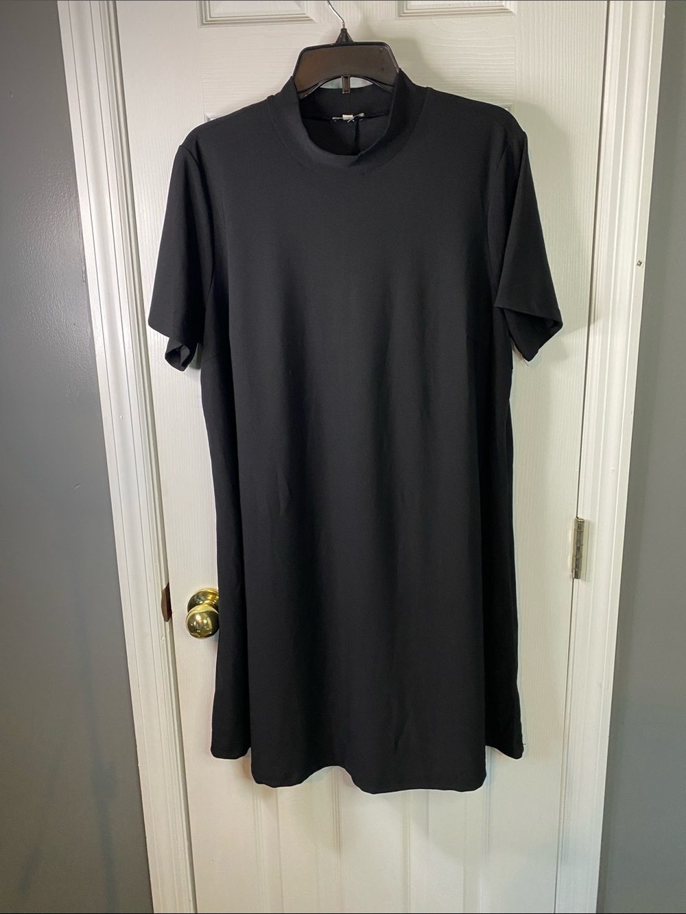 Lily White Black Short-Sleeve Mini Dress Size 1X.